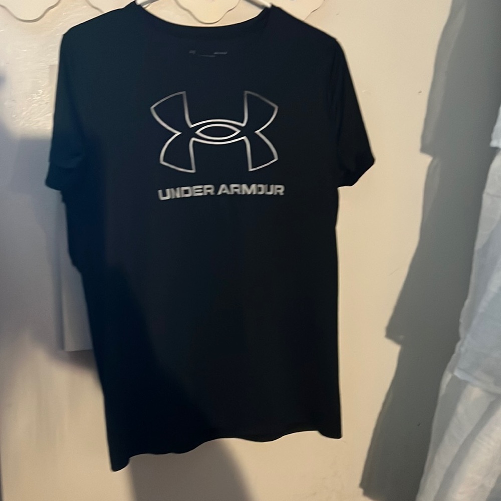 Womens UA sz medium